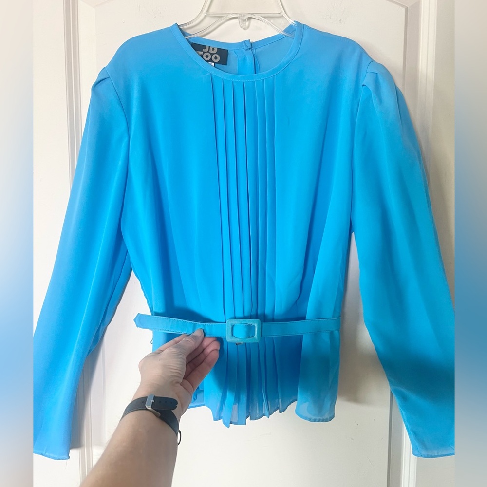 Vintage JD Too Blue Pleated Blouse with matching belt and pleating details